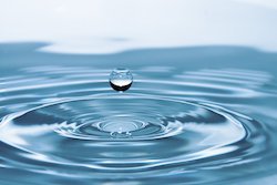 Réduire la toxicité des batteries lithium-ion avec de l'eau