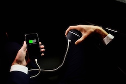 HandEnergy : la batterie qui se recharge en bougeant la main