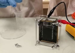 Une biopile française pour produire de l'électricité à partir de l'urine