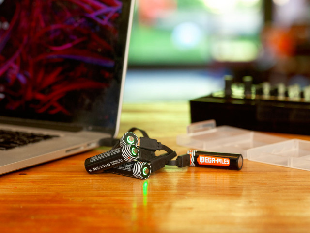 4 Piles Rechargeables USB-C AA LR6 1.5V 1500mAh MegaPiles