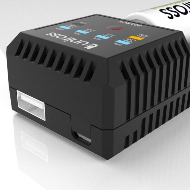 Chargeur de Piles Smart Mini 3T NiMH/NiCD/Li-Ion/LifePO4 UNIROSS