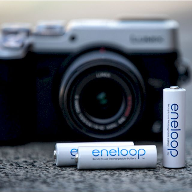 Piles Rechargeables AA HR6 NiMH 1.2V 2000mAh (Avec Boite) x4 ENELOOP